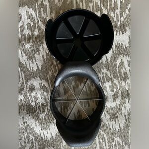 Pampered Chef Apple Slicer Chopper Cutter Veggie Wedger Serrated Blade Black